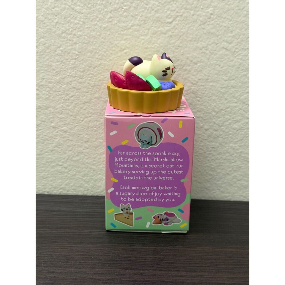 Kaleidos Creative Kim-Joy Bake Me a Cat Blind Box Figure CHASE - Kiwi Kitten - Picture 2 of 4